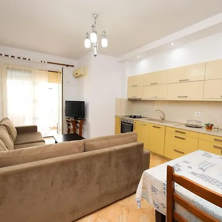 Keivin 4 Apartment